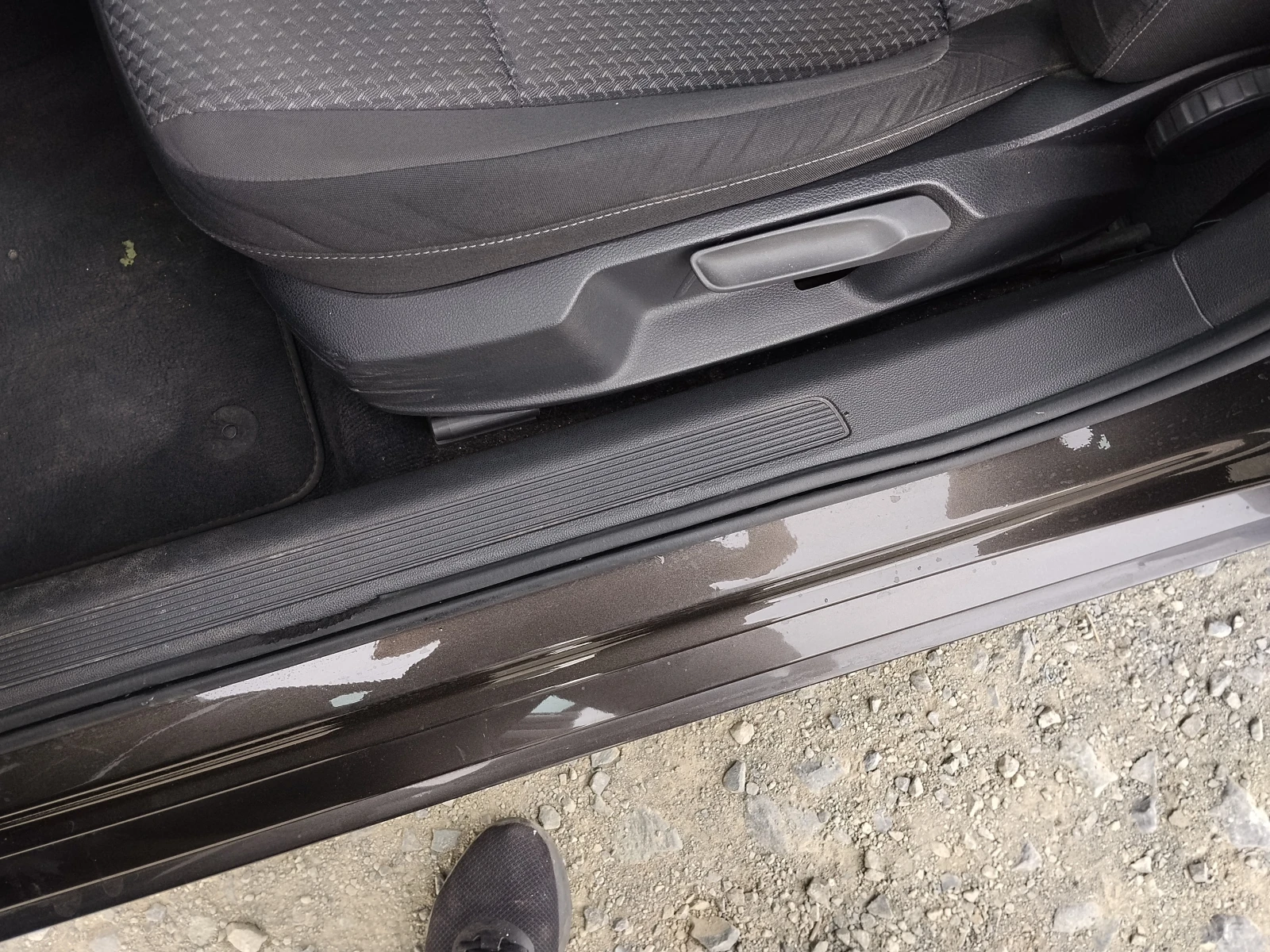 VW Passat B8/2.0 TDI 150 к.с/Нов DPF/Keyless/Navi, снимка 9 - Автомобили и джипове - 54257695