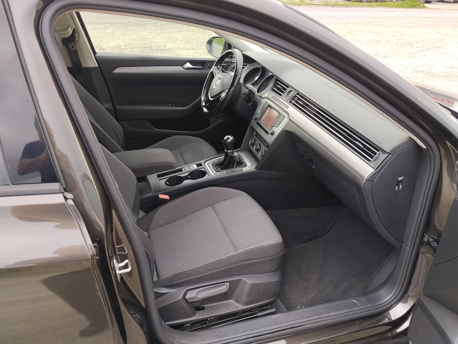 VW Passat B8/2.0 TDI 150 к.с/Нов DPF/Keyless/Navi, снимка 10 - Автомобили и джипове - 54257695