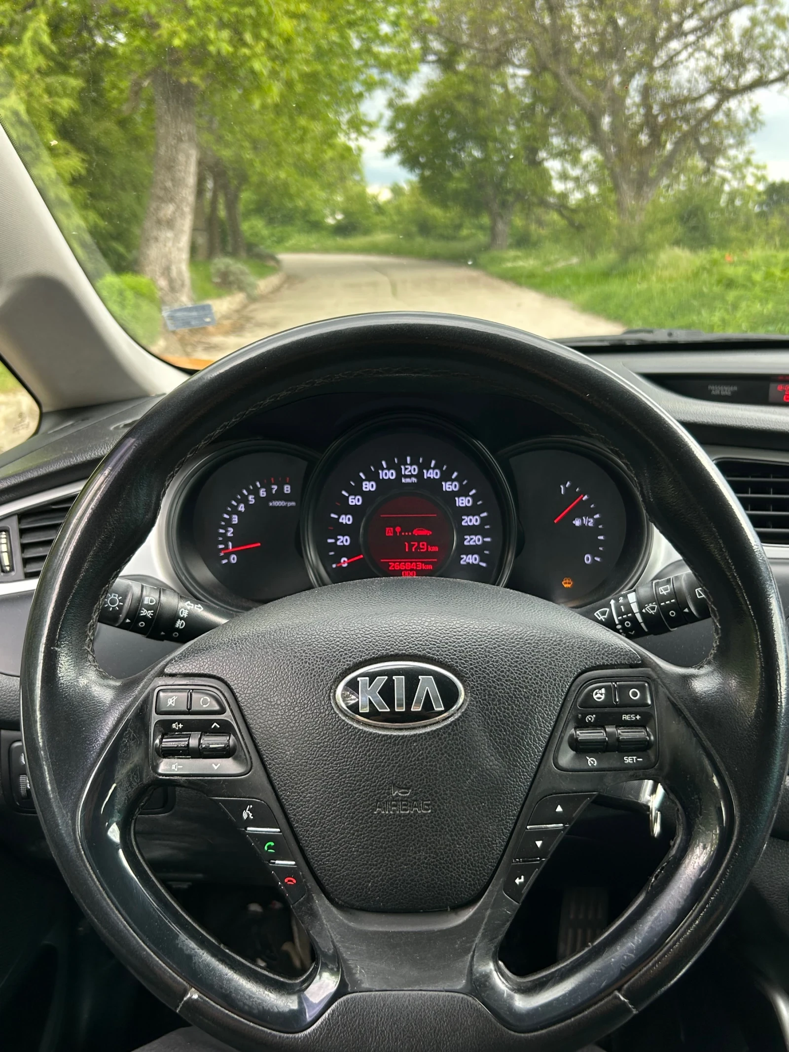 Kia Ceed 1.4 ГАЗ , снимка 10 - Автомобили и джипове - 54609053