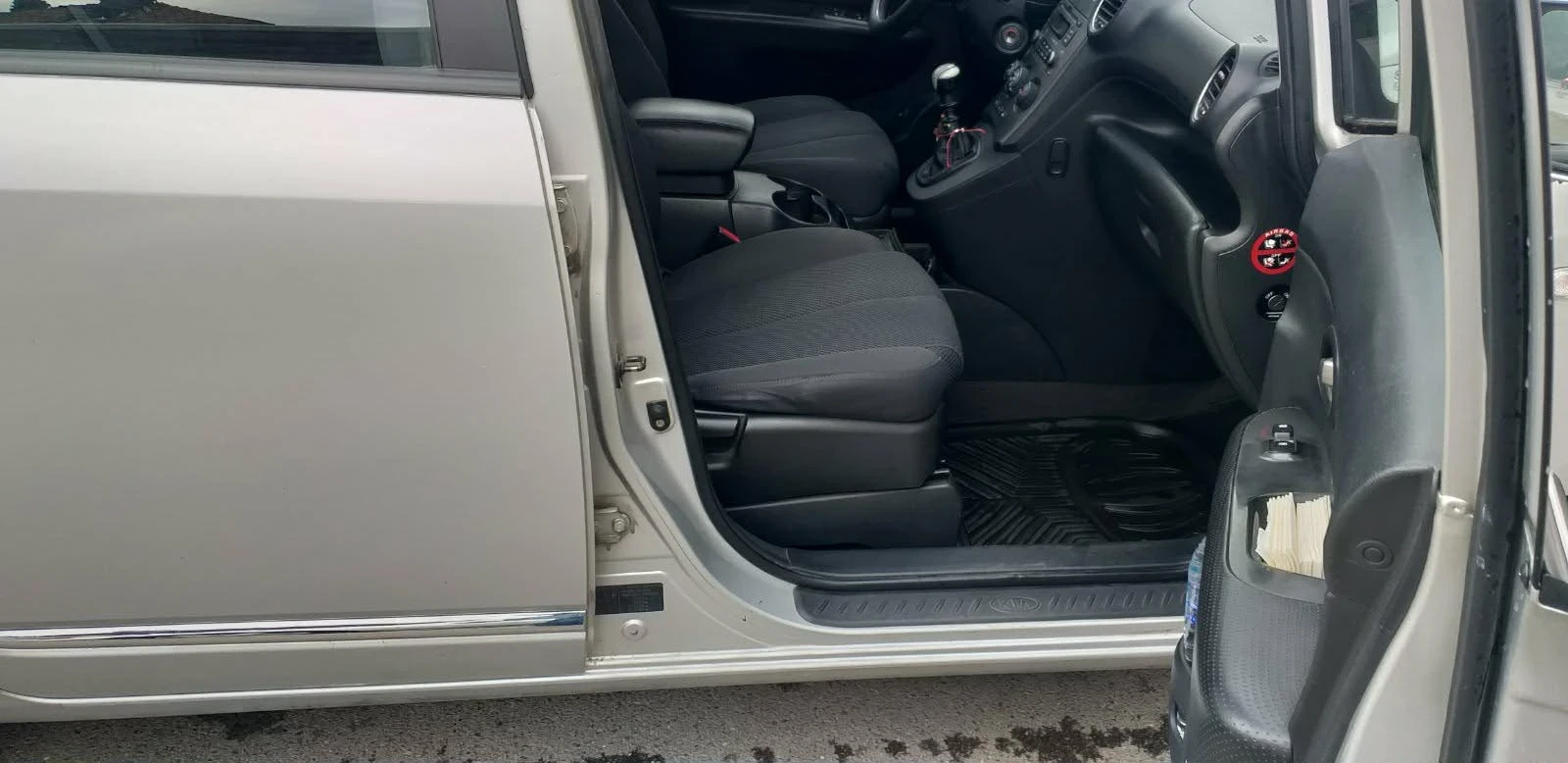 Kia Carens 2.0 CDTI, снимка 3 - Автомобили и джипове - 55064261