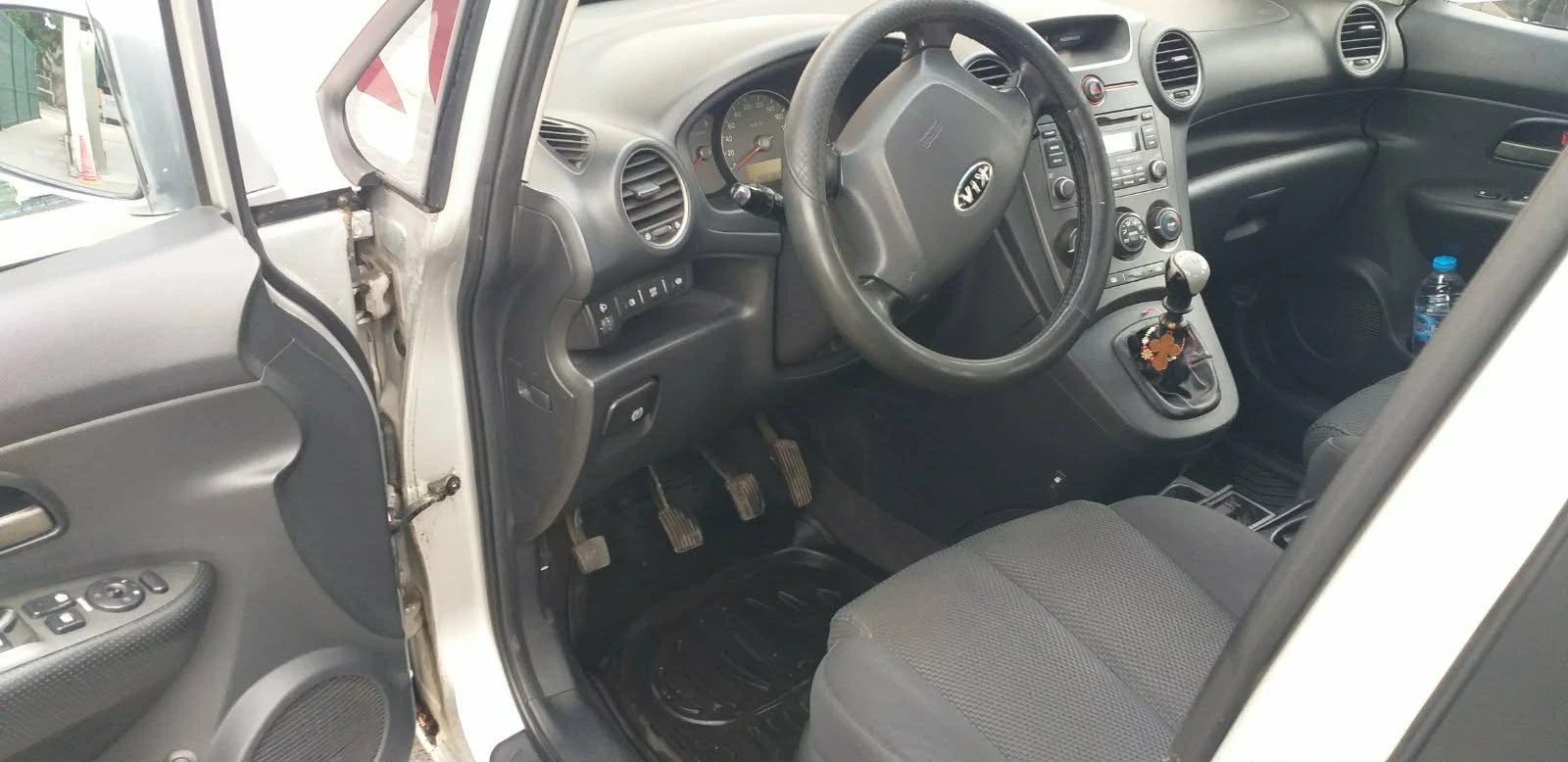 Kia Carens 2.0 CDTI, снимка 11 - Автомобили и джипове - 55064261
