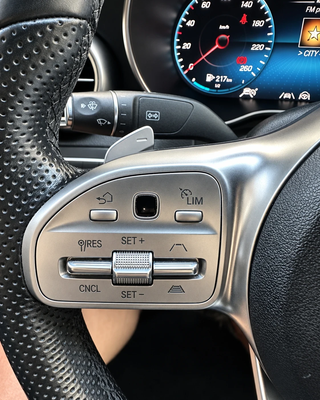 Mercedes-Benz C 300 AMG Line| 360 | Burmester| Distronic| HUD, снимка 13 - Автомобили и джипове - 56162554