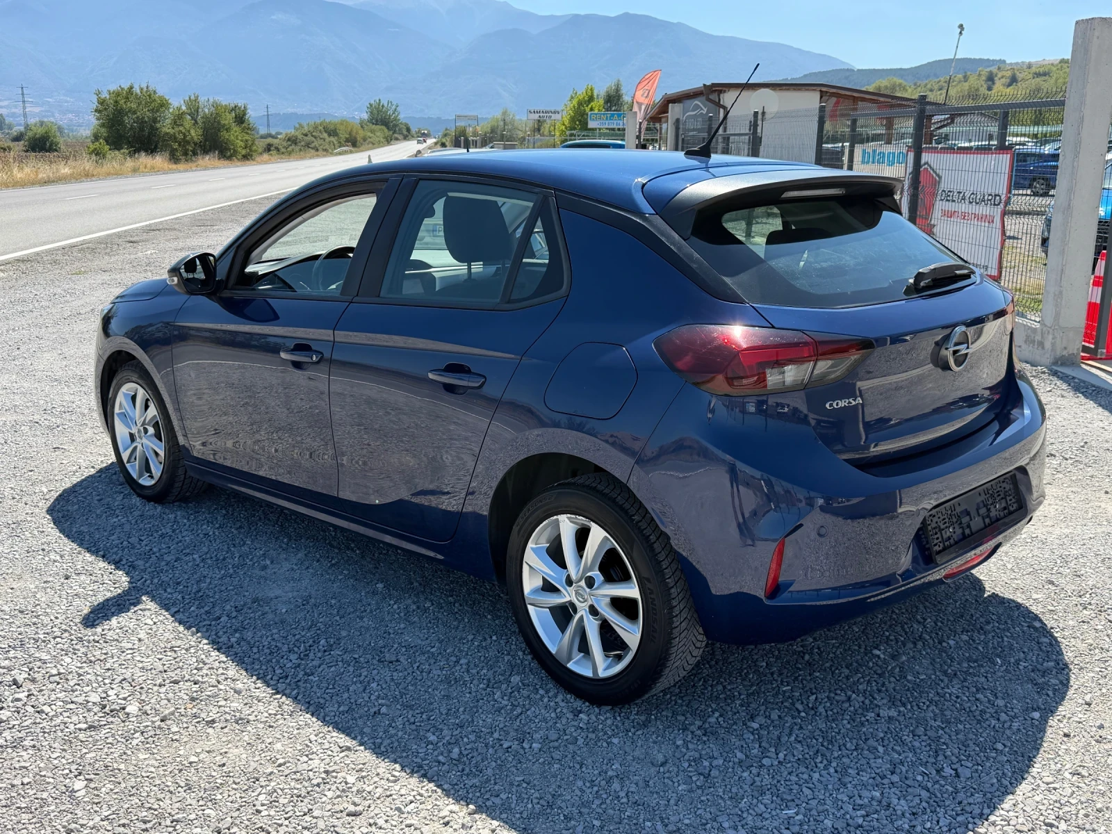 Opel Corsa 1.2i NAVI LANE ASSIST SERVICE BOOK EURO 6 TUV COC, снимка 8 - Автомобили и джипове - 55960951