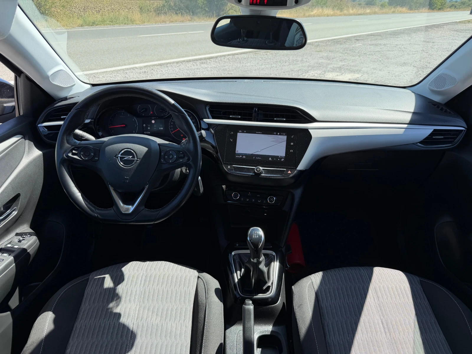 Opel Corsa 1.2i NAVI LANE ASSIST SERVICE BOOK EURO 6 TUV COC, снимка 11 - Автомобили и джипове - 55960951