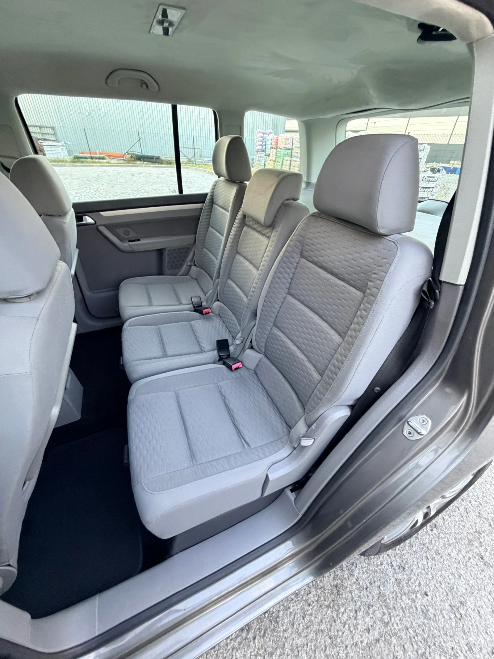 VW Touran 1.9 TDI* АВТОМАТ* FACELIFT* ИТАЛИЯ, снимка 11 - Автомобили и джипове - 56037487