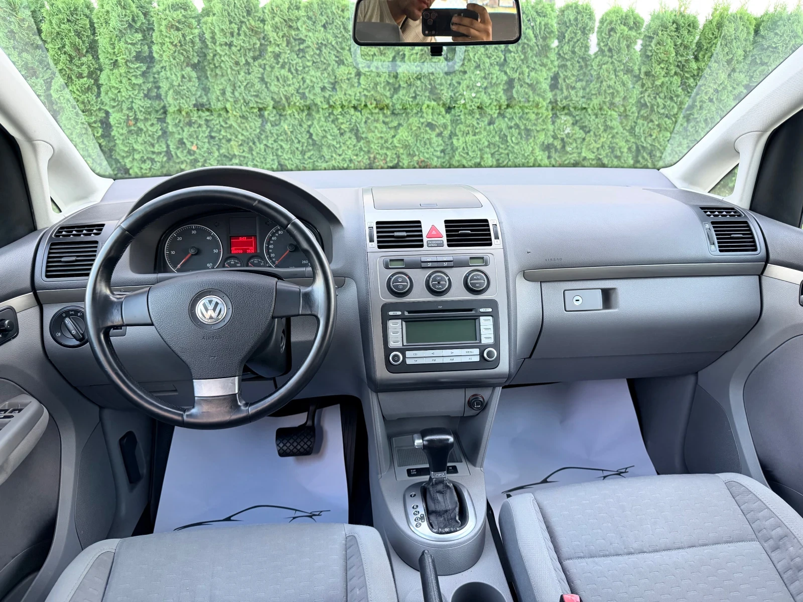 VW Touran 1.9 TDI* АВТОМАТ* FACELIFT* ИТАЛИЯ, снимка 9 - Автомобили и джипове - 56037487