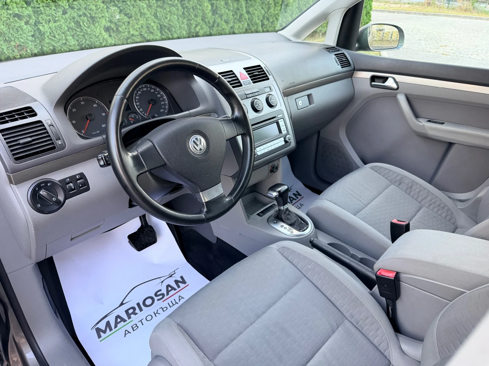 VW Touran 1.9 TDI* АВТОМАТ* FACELIFT* ИТАЛИЯ, снимка 7 - Автомобили и джипове - 56037487