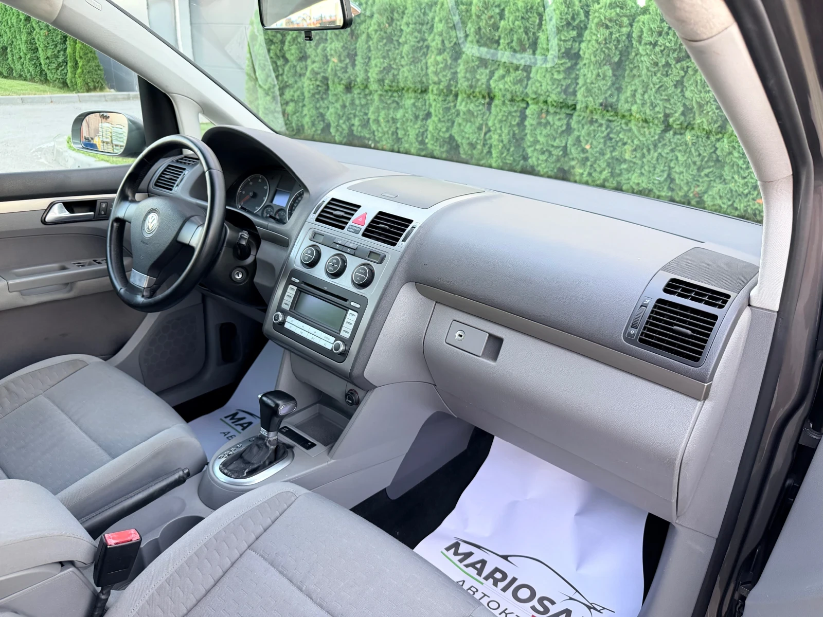VW Touran 1.9 TDI* АВТОМАТ* FACELIFT* ИТАЛИЯ, снимка 8 - Автомобили и джипове - 56037487