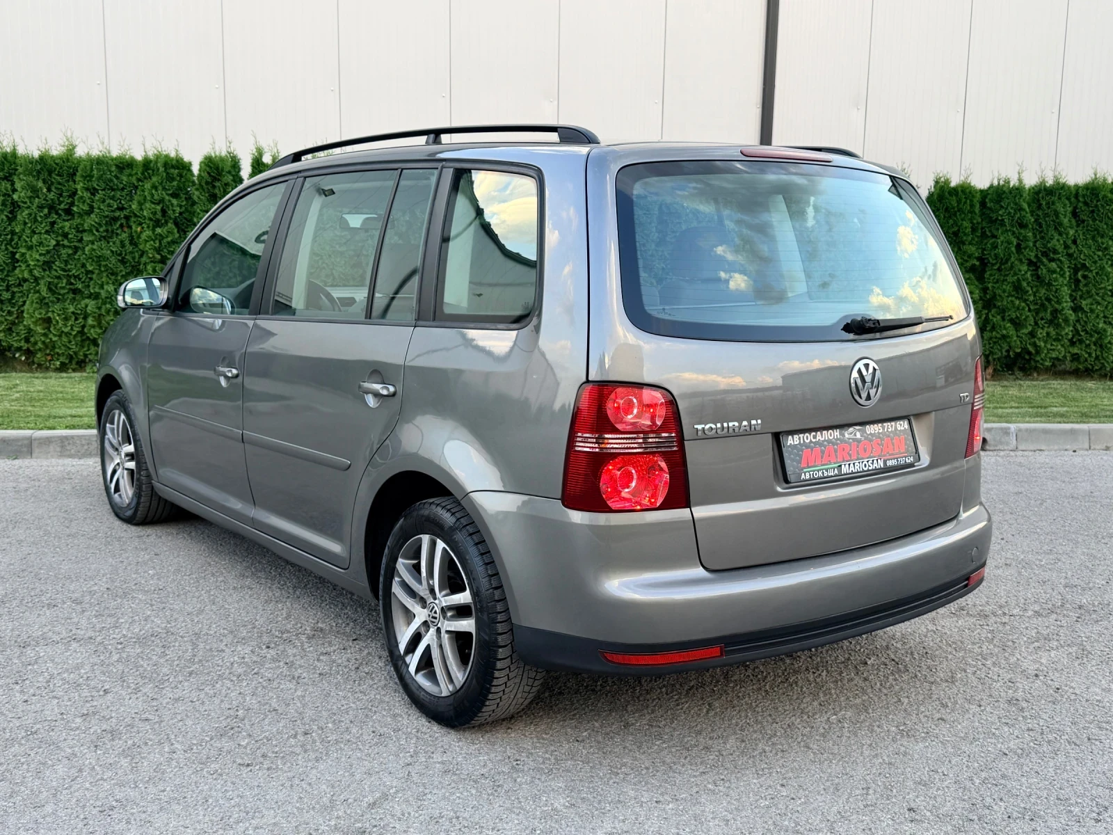 VW Touran 1.9 TDI* АВТОМАТ* FACELIFT* ИТАЛИЯ, снимка 4 - Автомобили и джипове - 56037487
