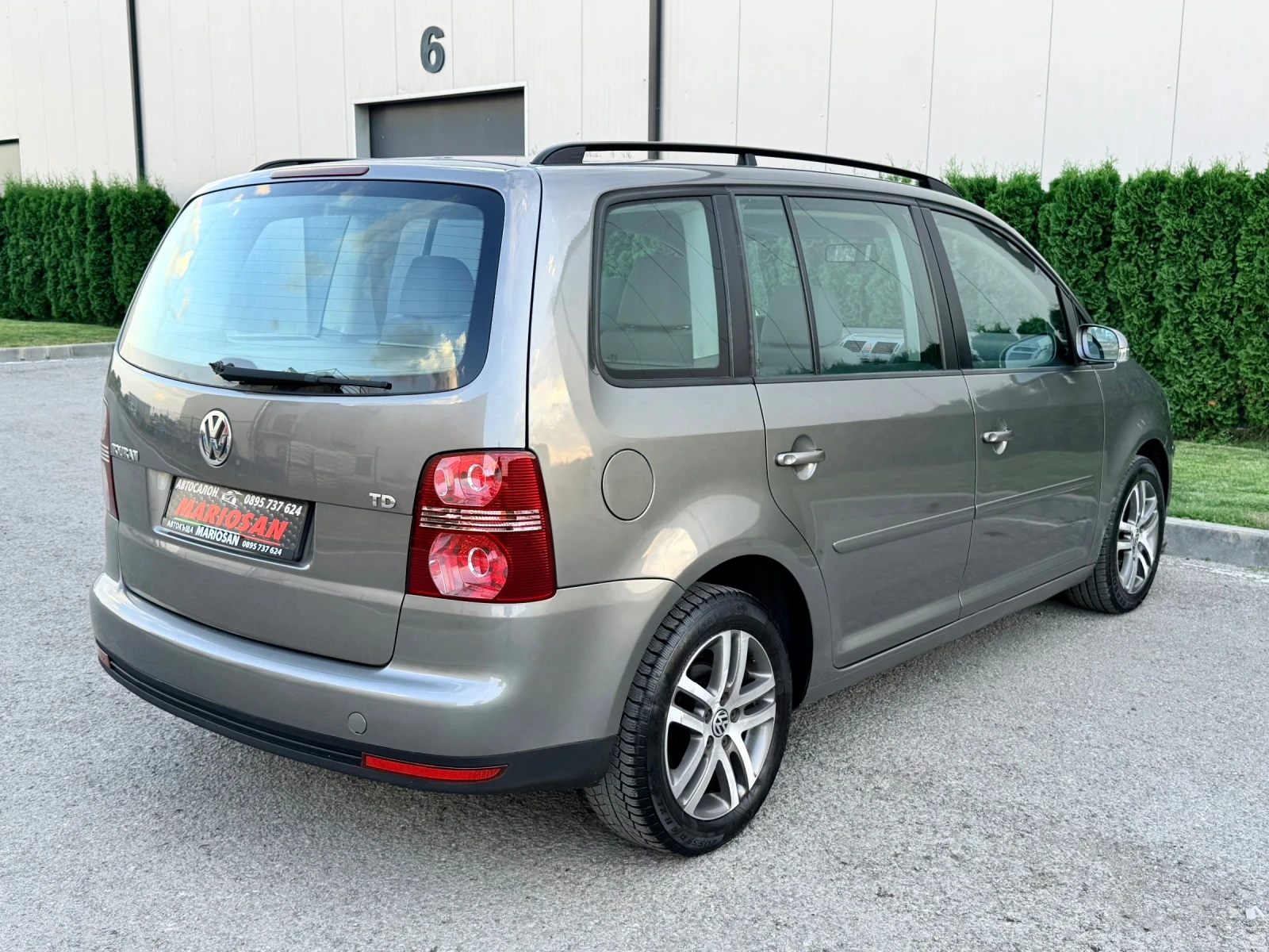VW Touran 1.9 TDI* АВТОМАТ* FACELIFT* ИТАЛИЯ, снимка 6 - Автомобили и джипове - 56037487