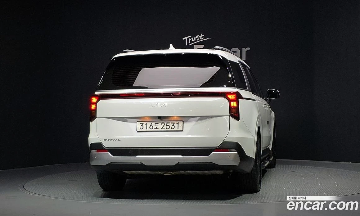 Kia Carnival Diesel 9-Seater Prestige, снимка 4 - Автомобили и джипове - 56155283