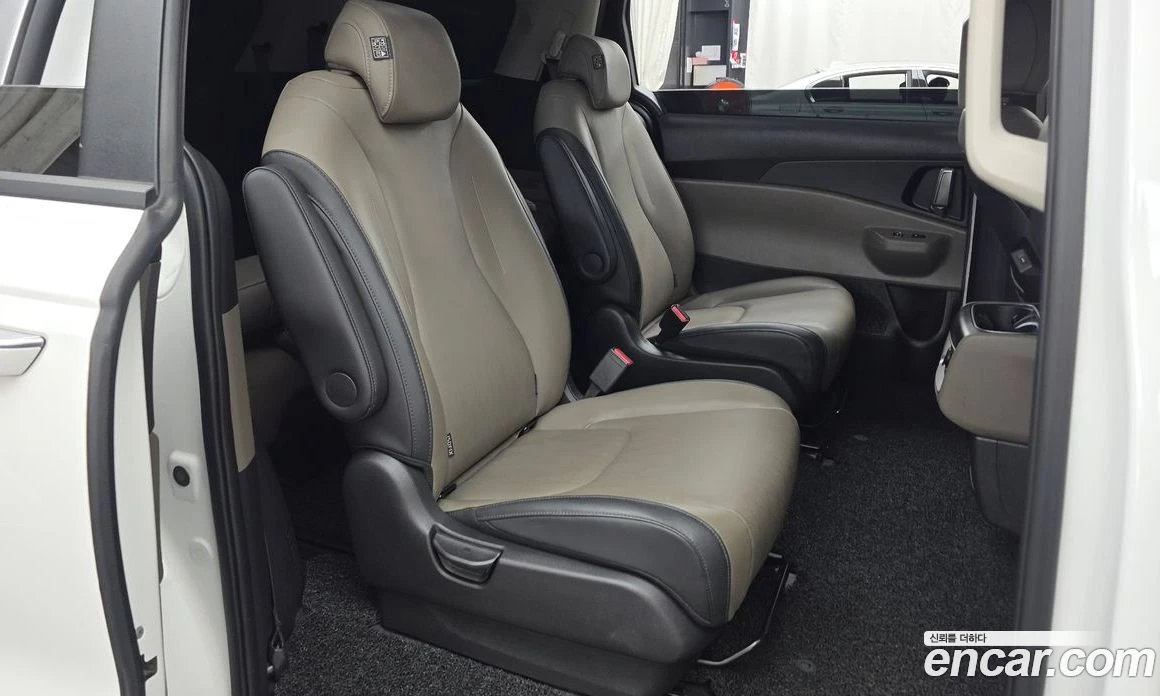 Kia Carnival Diesel 9-Seater Prestige, снимка 12 - Автомобили и джипове - 56155283