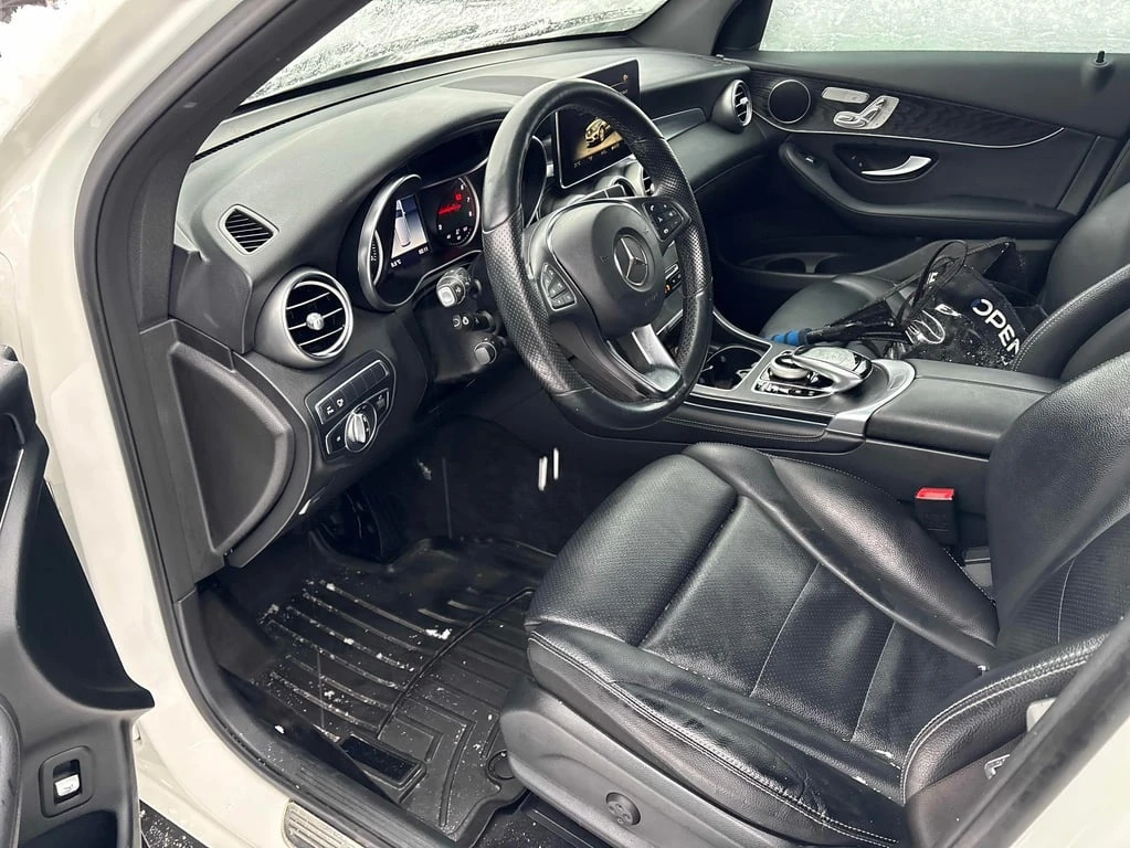 Mercedes-Benz GLC 300 / 4MATIC / 360  / PANO / CARFAX / KEYLESS / - изображение 5