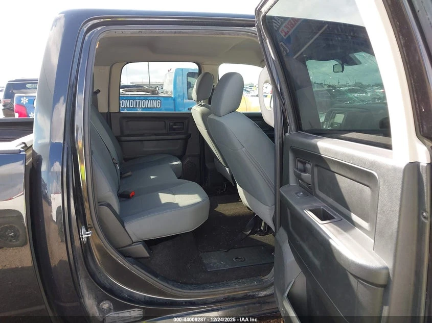 Dodge RAM 1500 5.7l Express 4X2 5'7 Box, снимка 8 - Автомобили и джипове - 53847378