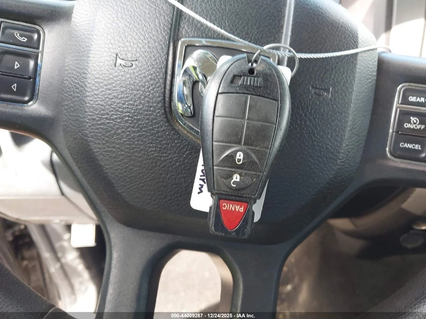 Dodge RAM 1500 5.7l Express 4X2 5'7 Box, снимка 11 - Автомобили и джипове - 53847378