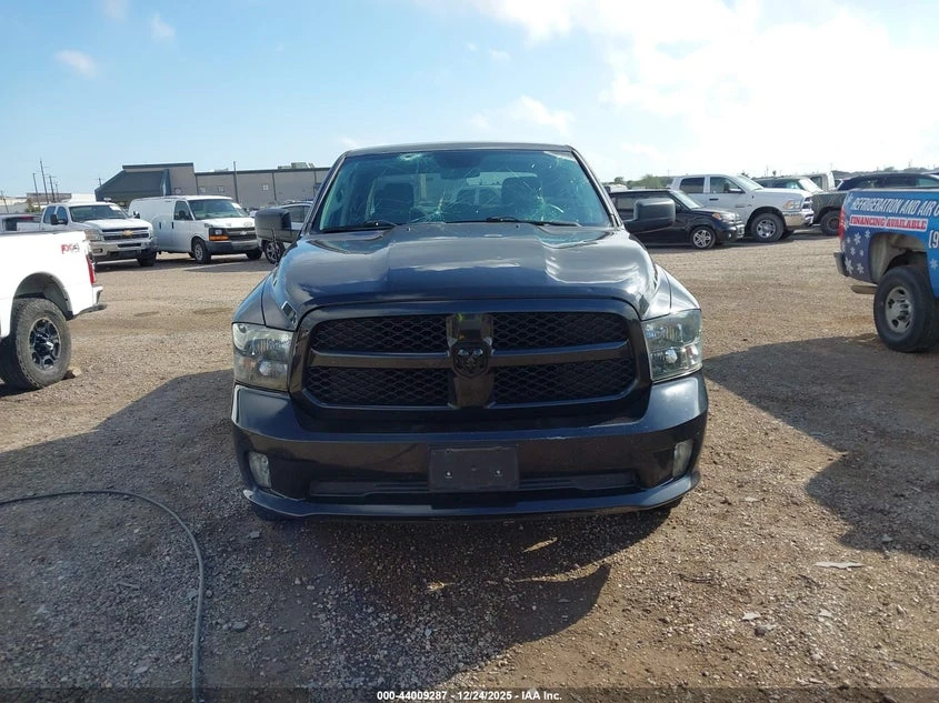 Dodge RAM 1500 5.7l Express 4X2 5'7 Box, снимка 12 - Автомобили и джипове - 53847378