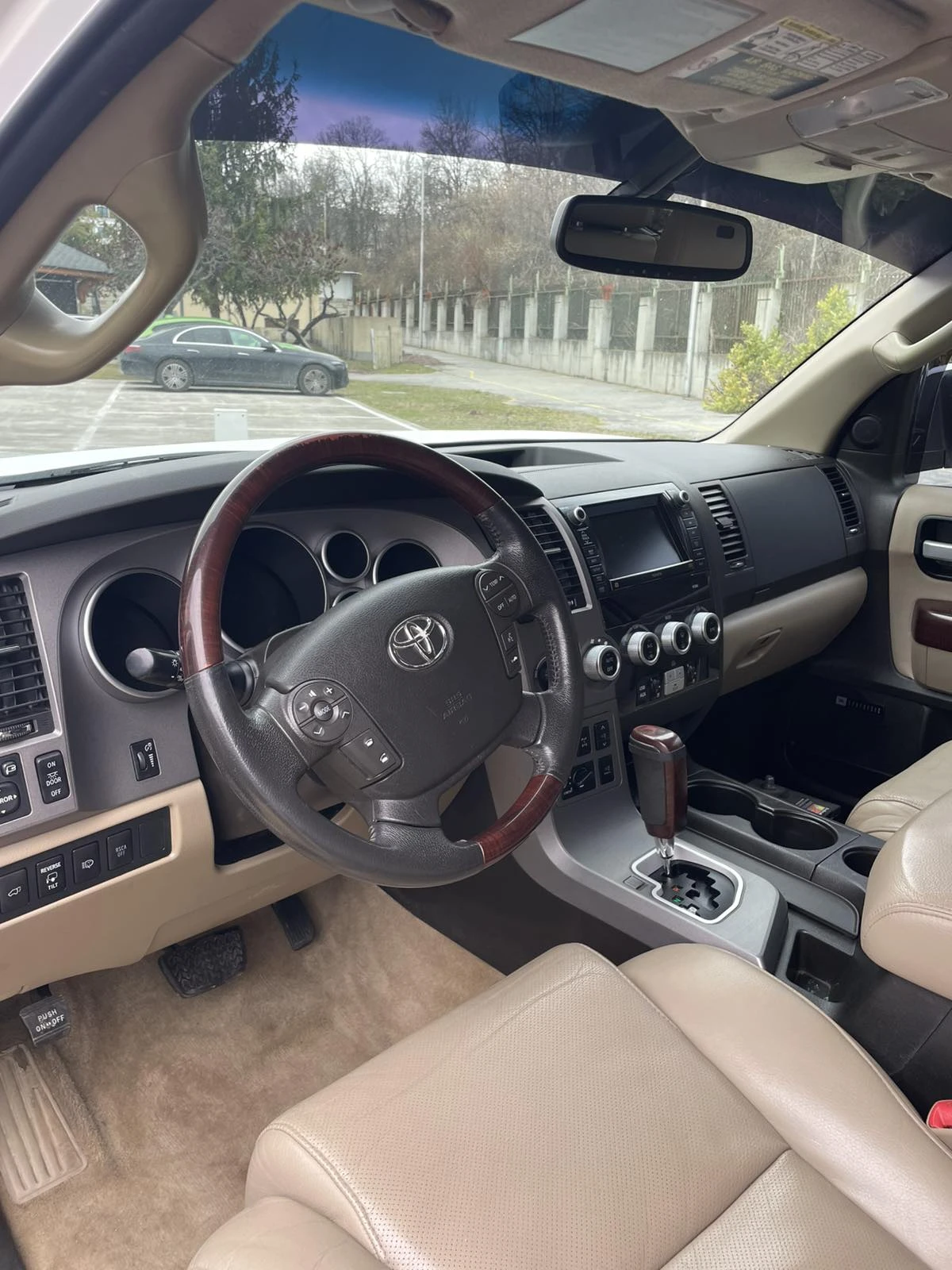 Toyota Sequoia Platinum, снимка 8 - Автомобили и джипове - 54115375