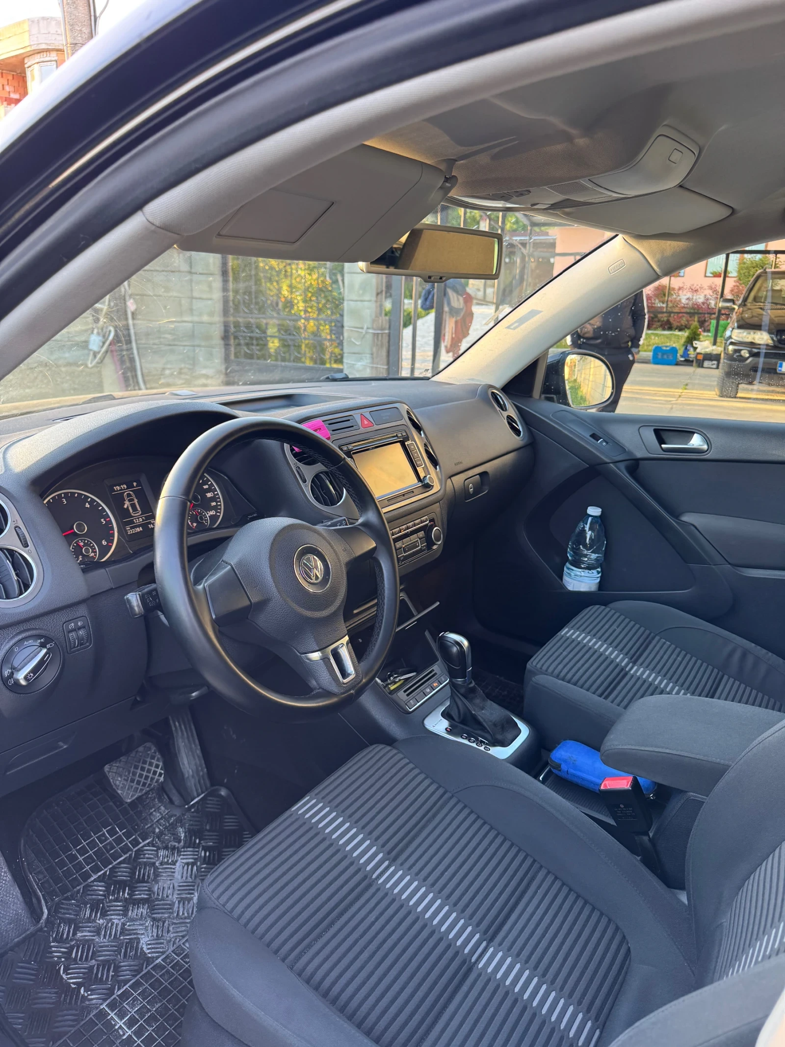 VW Tiguan 2.0TDI, снимка 5 - Автомобили и джипове - 54371680