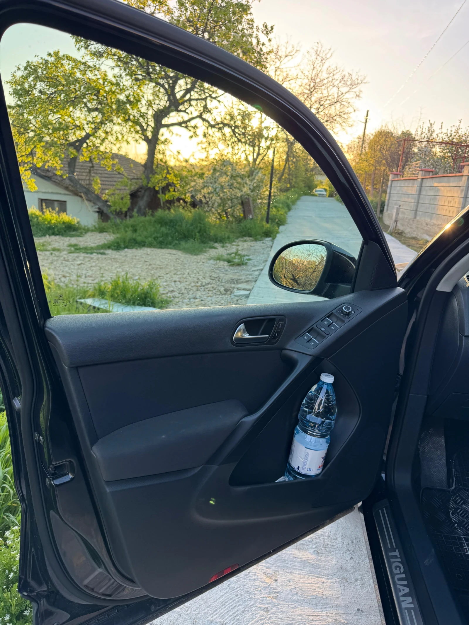VW Tiguan 2.0TDI, снимка 8 - Автомобили и джипове - 54371680