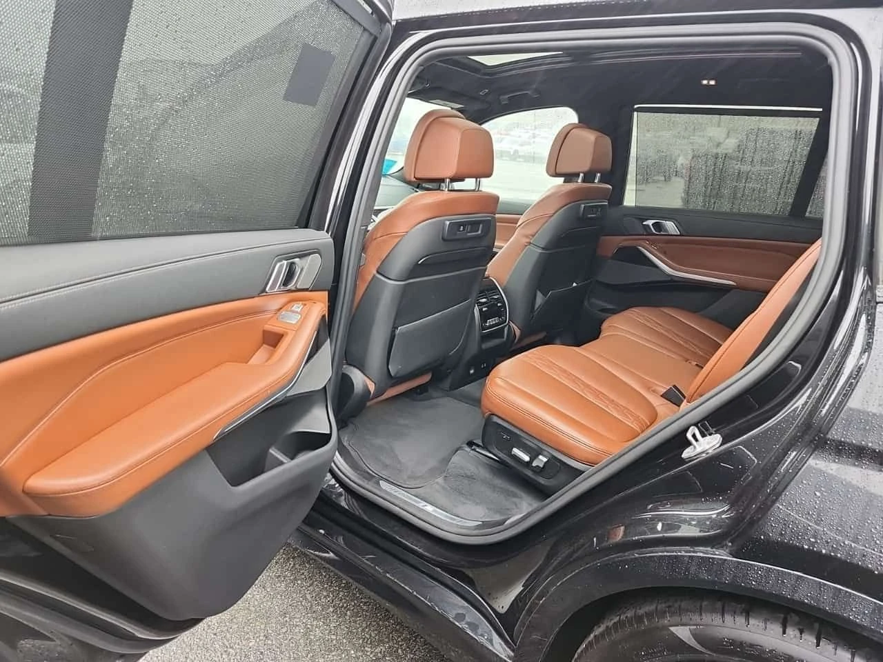 BMW X7 * xDrive50i * ЛАЗЕР * H/K * PANO * ОБДУХВАНЕ * 360, снимка 12 - Автомобили и джипове - 54918636