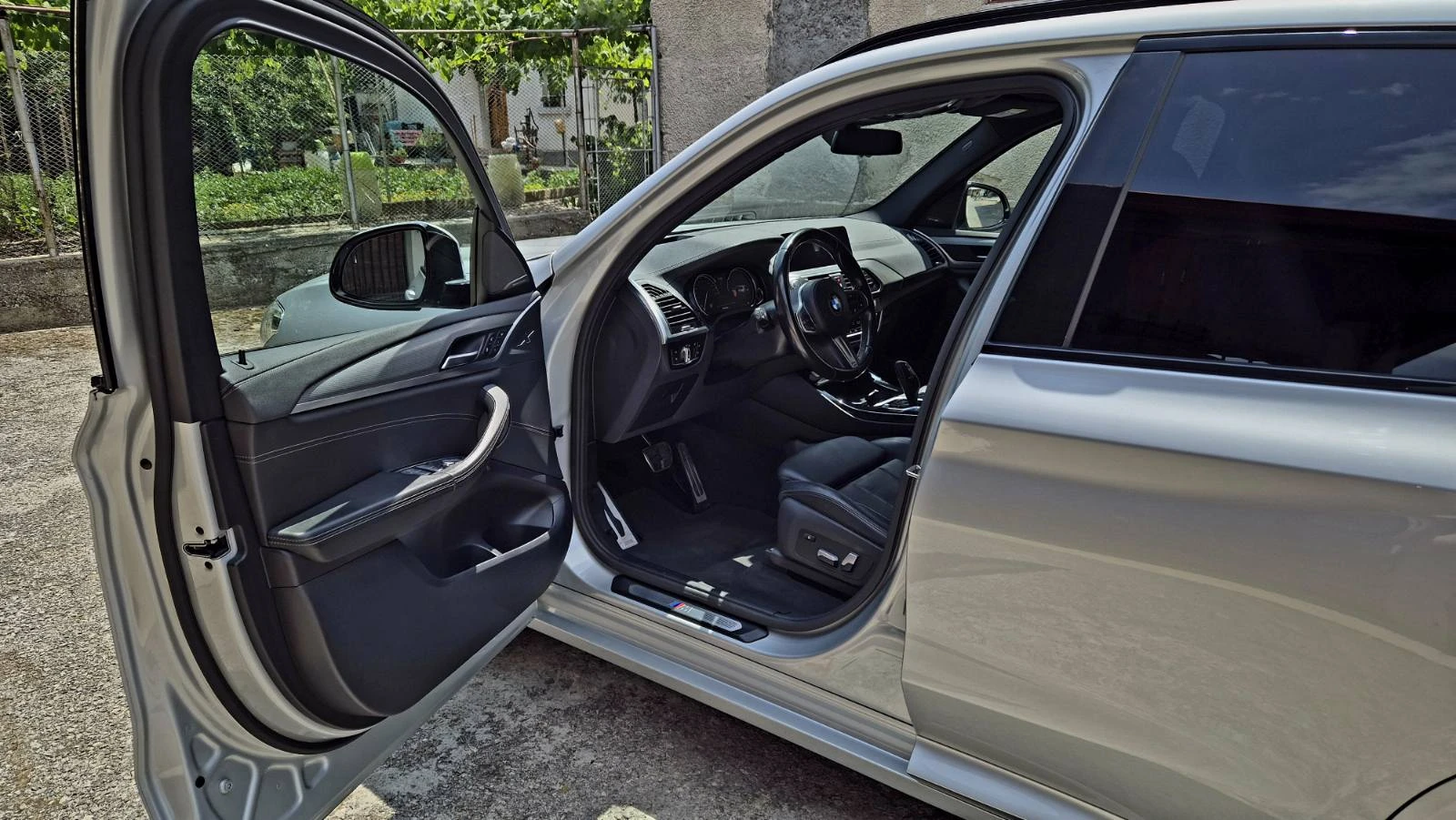 BMW X3 3.0D / M Paket / LED / PANO / ADAPTIVE / MEMORY/, снимка 9 - Автомобили и джипове - 55048474