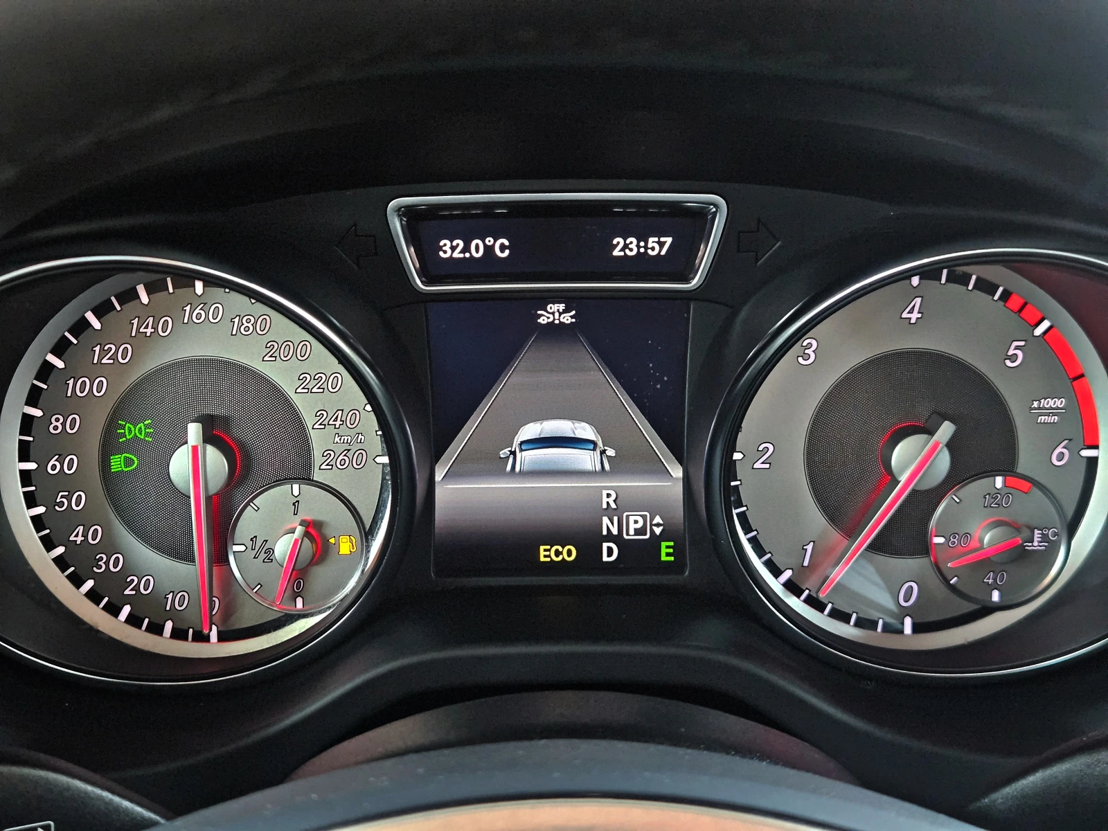Mercedes-Benz GLA 220 AMG/4MATIC/GERMANY/CAMERA/OFFROAD/CAR PLAY/LIZING, снимка 10 - Автомобили и джипове - 56021870