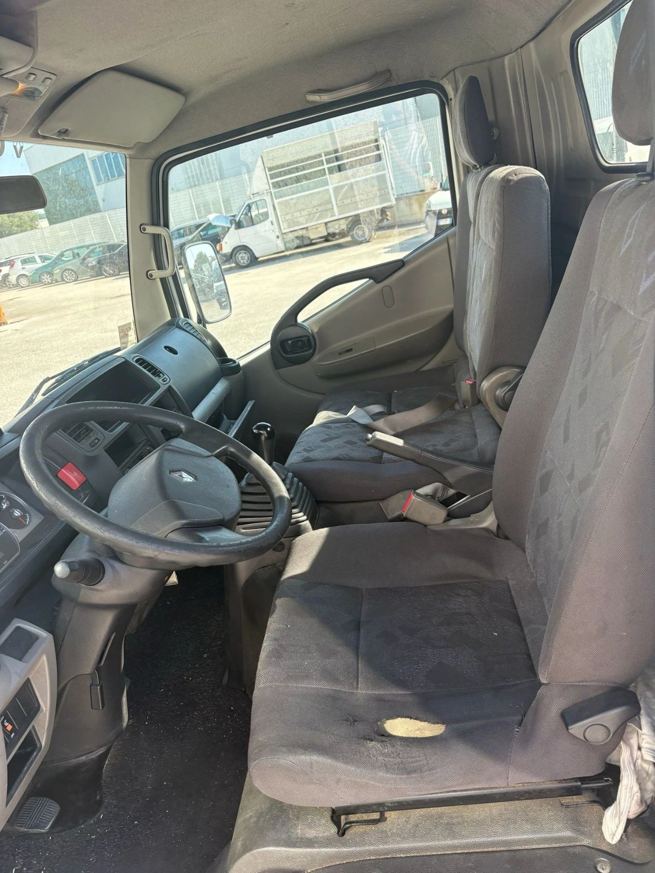 Renault Maxity Повреден двигател, снимка 4 - Бусове и автобуси - 56681947