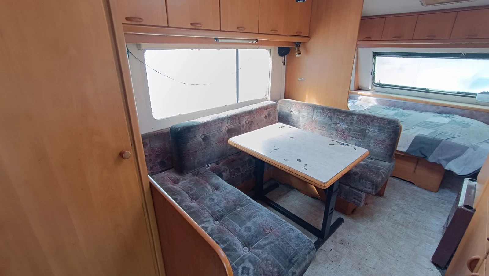 Каравана Hobby 6000, снимка 3 - Каравани и кемпери - 54166692