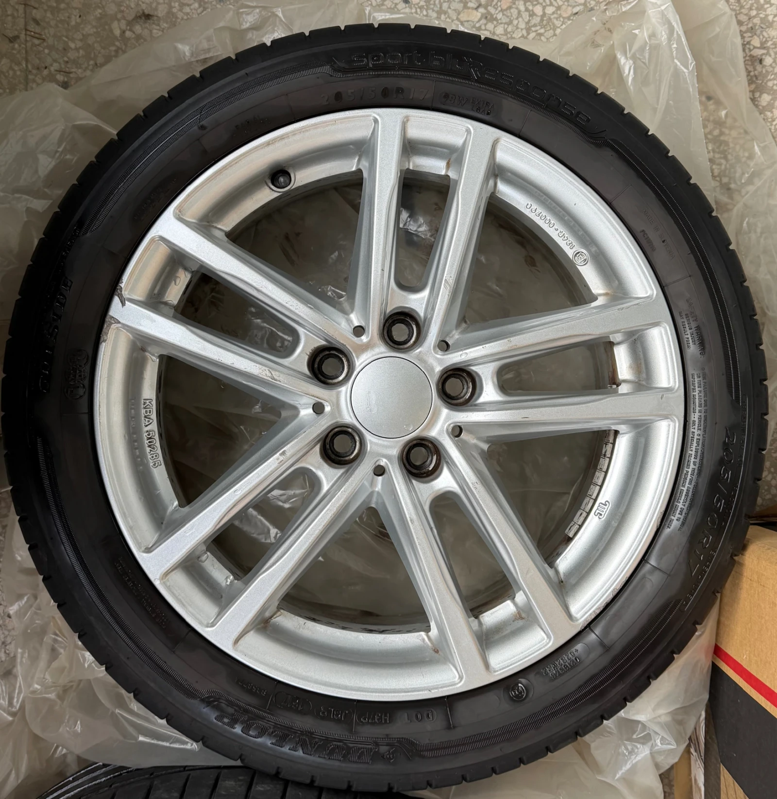 Гуми с джанти Dunlop 205/50R17, снимка 5 - Гуми и джанти - 54625700