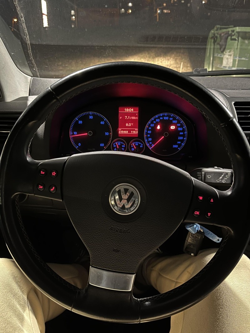 VW Golf 1.9 TDI Bluemotion, снимка 9 - Автомобили и джипове - 45656285