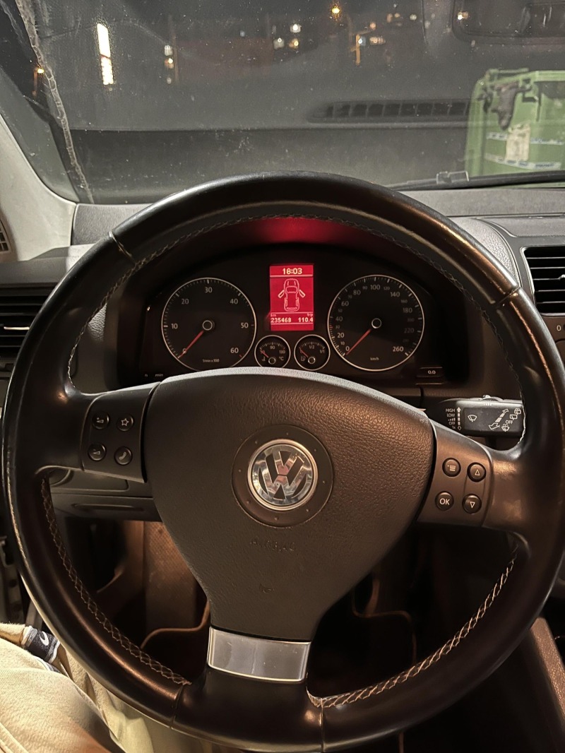 VW Golf 1.9 TDI Bluemotion, снимка 8 - Автомобили и джипове - 45656285