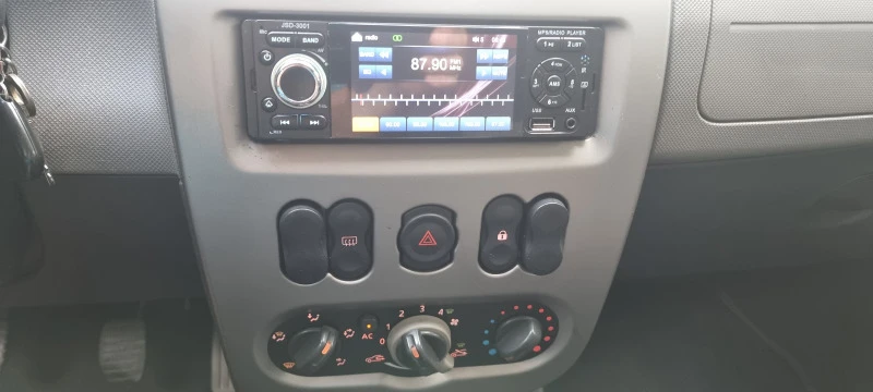 Dacia Sandero 1.2 ГАЗ/БЕНЗИН, снимка 11 - Автомобили и джипове - 47623852