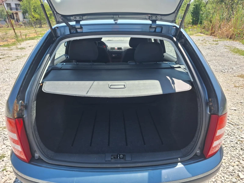 Skoda Fabia 1.4i klima, снимка 9 - Автомобили и джипове - 52079527