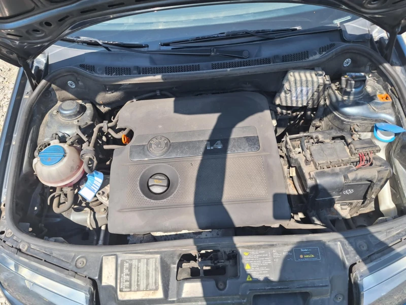 Skoda Fabia 1.4i klima, снимка 7 - Автомобили и джипове - 52079527