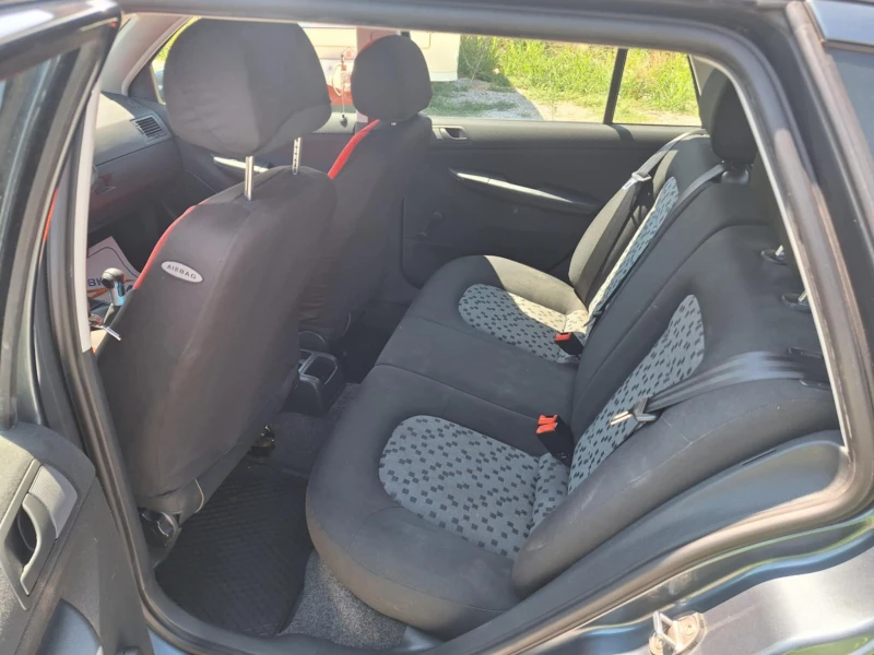 Skoda Fabia 1.4i klima, снимка 12 - Автомобили и джипове - 52079527