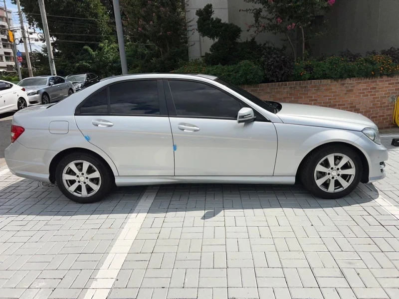 Mercedes-Benz C 220, снимка 4 - Автомобили и джипове - 52356861