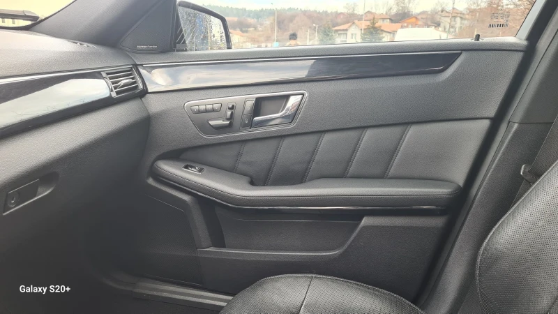 Mercedes-Benz E 350 4MATIC, снимка 12 - Автомобили и джипове - 52833916