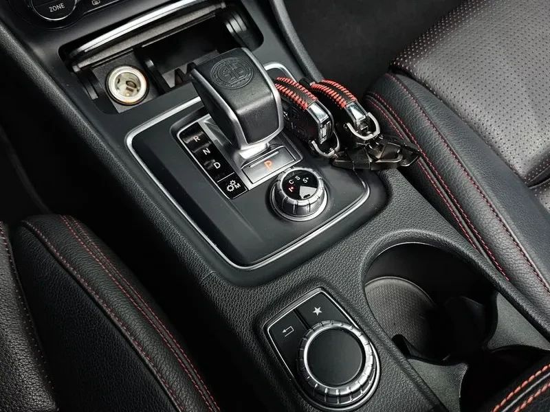 Mercedes-Benz CLA 2.5, снимка 9 - Автомобили и джипове - 54287832