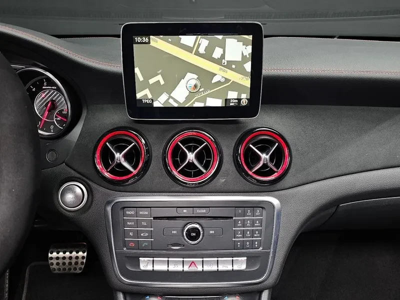 Mercedes-Benz CLA 2.5, снимка 14 - Автомобили и джипове - 54287832