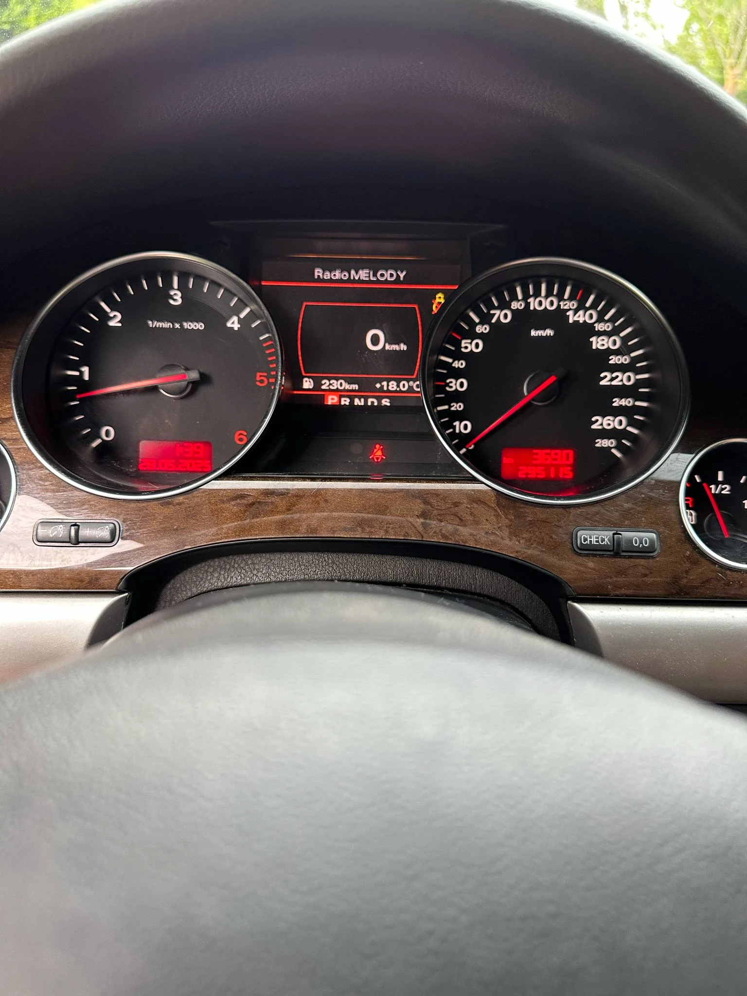 Audi A8 4.2 TDI - изображение 10