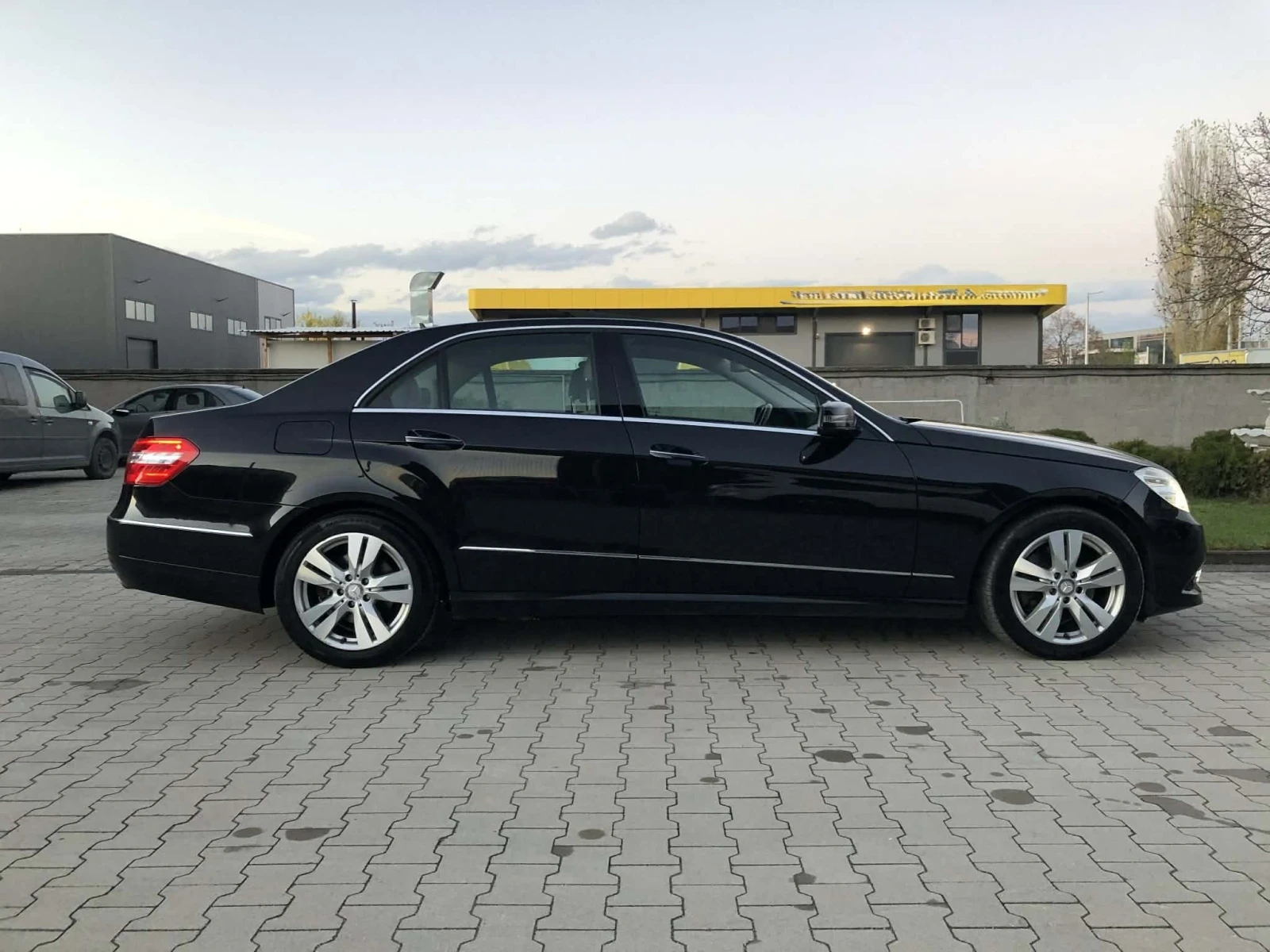 Mercedes-Benz E 350 CDI* Avantgarde* Подгрев* Обдухване* Дистроник* 4M - изображение 10