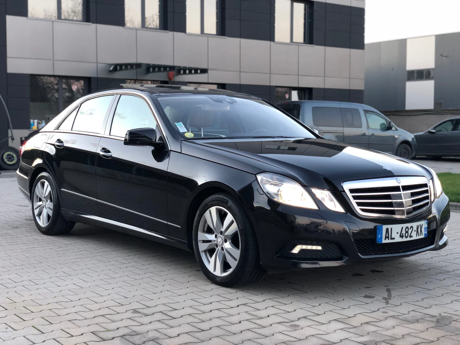 Mercedes-Benz E 350 CDI* Avantgarde* Подгрев* Обдухване* Дистроник* 4M - изображение 9