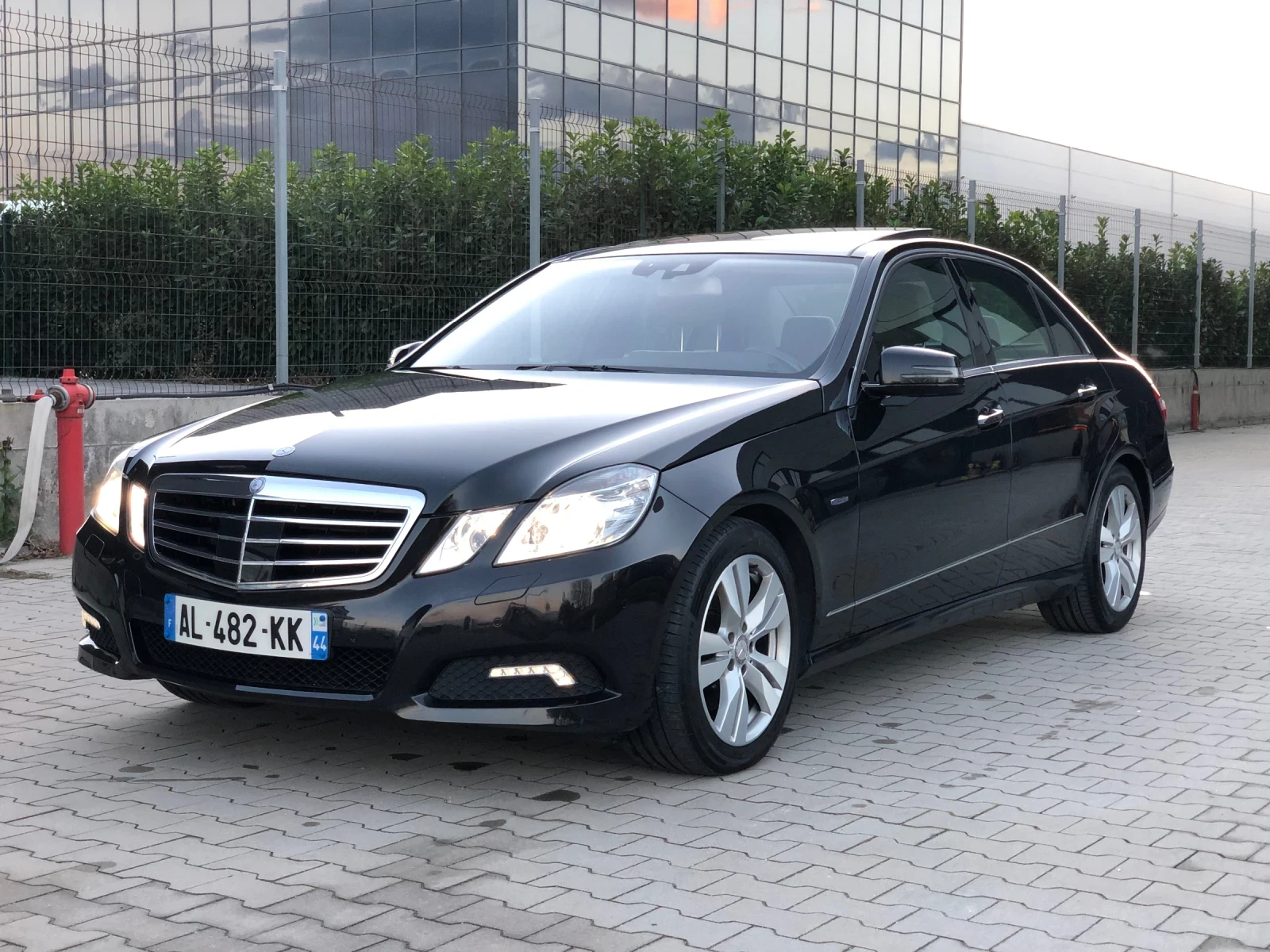 Mercedes-Benz E 350 CDI* Avantgarde* Подгрев* Обдухване* Дистроник* 4M - изображение 4