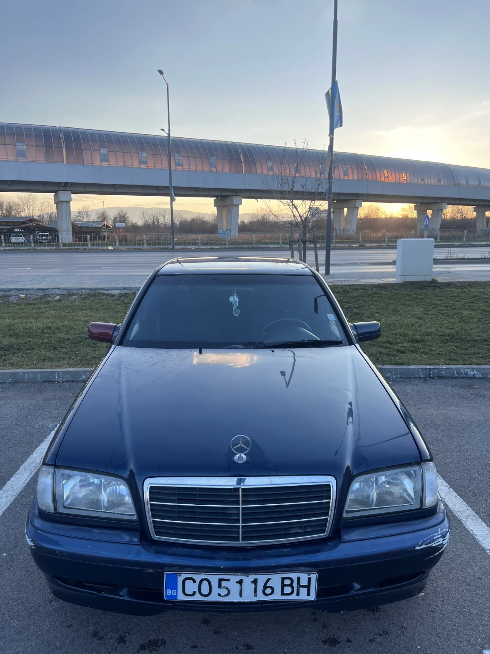 Mercedes-Benz C 180  - изображение 2
