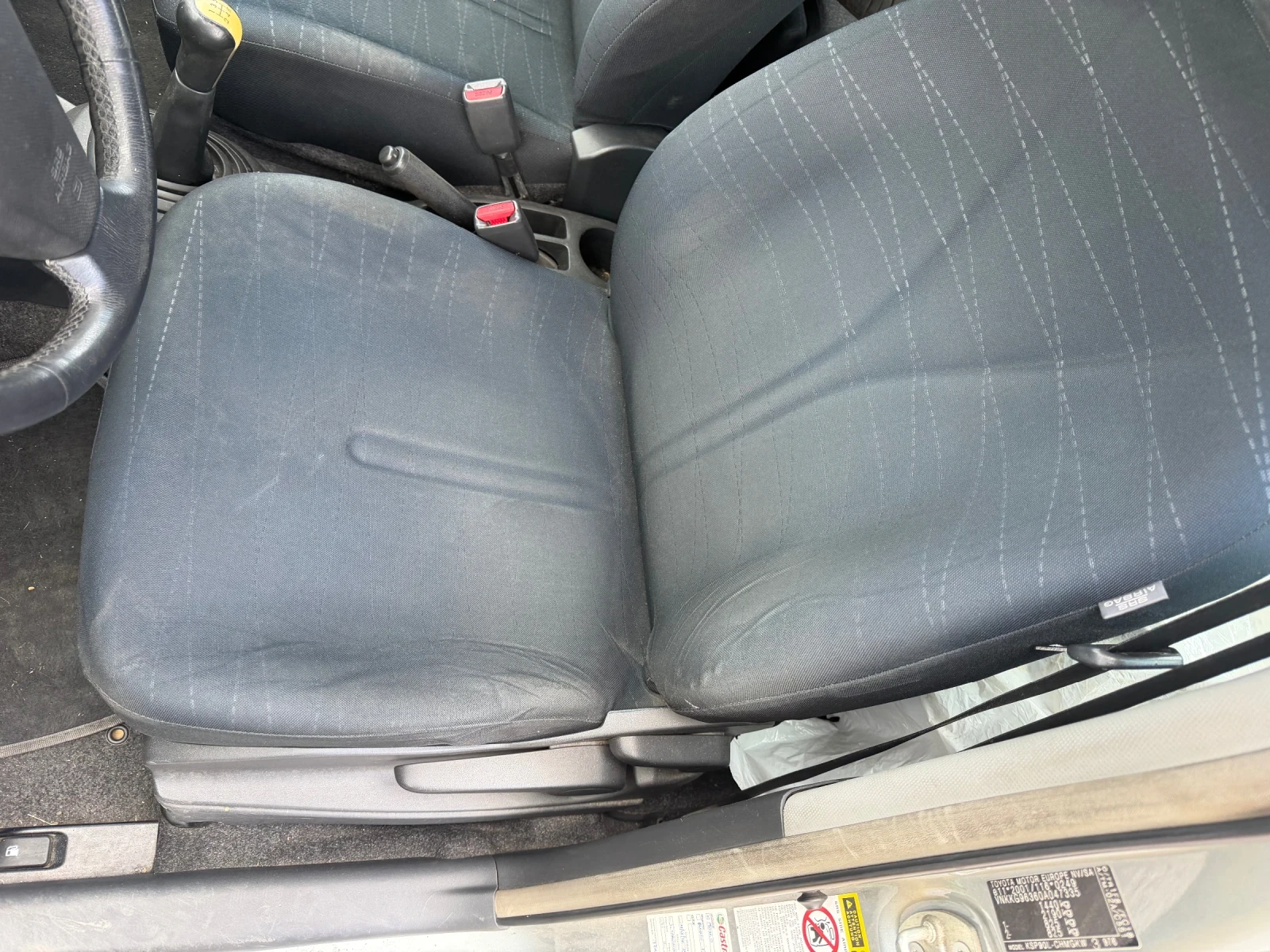Toyota Yaris 1.0 Benzin, снимка 4 - Автомобили и джипове - 54397574
