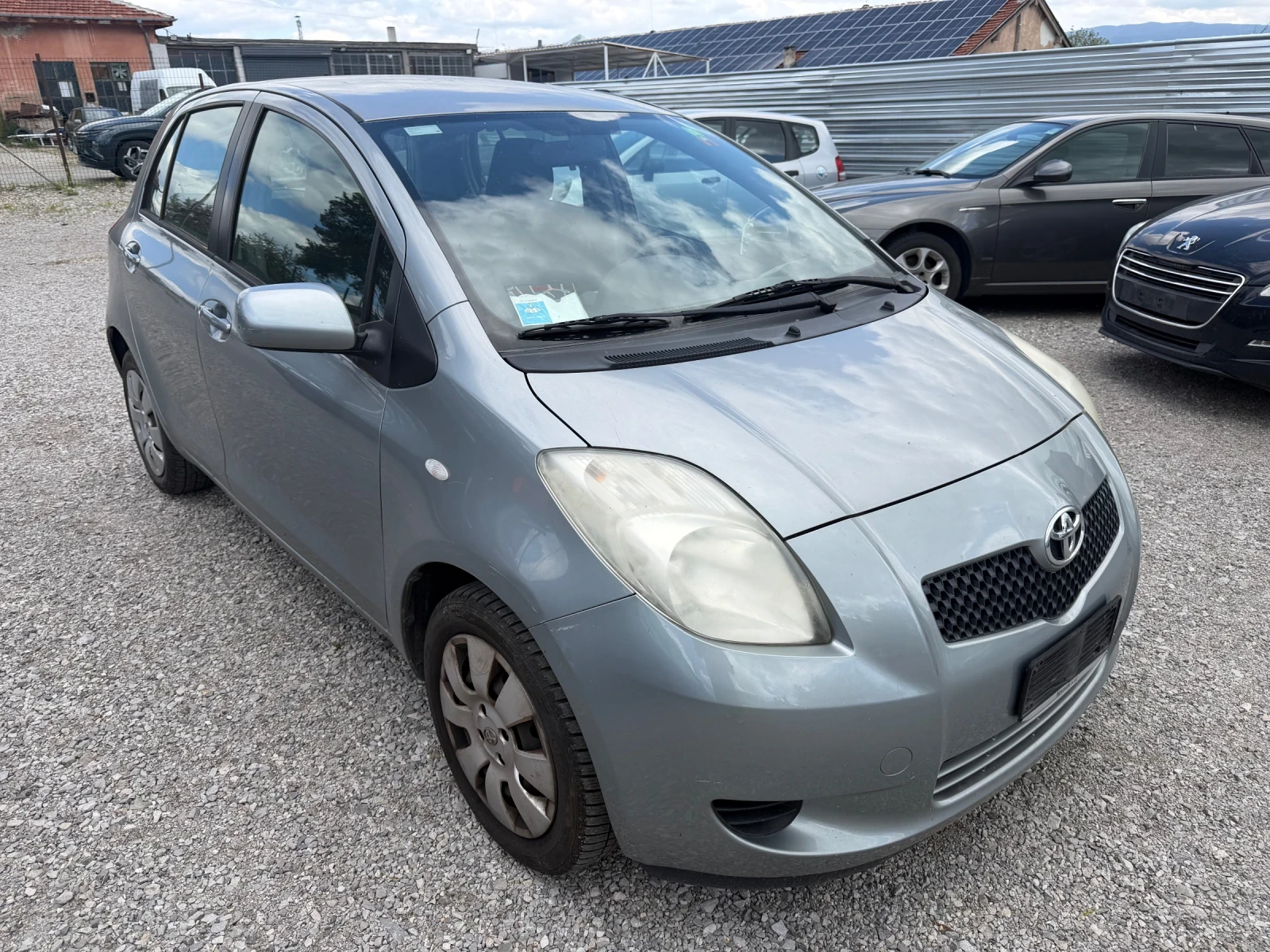 Toyota Yaris 1.0 Benzin, снимка 6 - Автомобили и джипове - 54397574