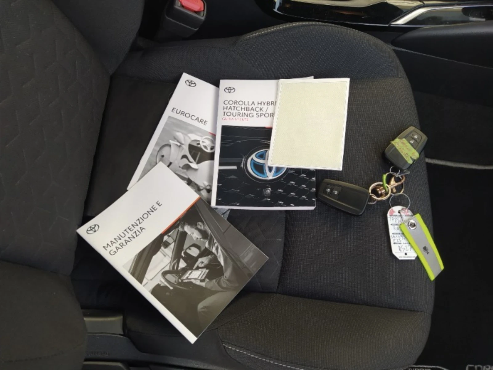 Toyota Corolla 1.8 Hybrid /Business Tech /Реални Км / Гаранционен, снимка 10 - Автомобили и джипове - 54489267