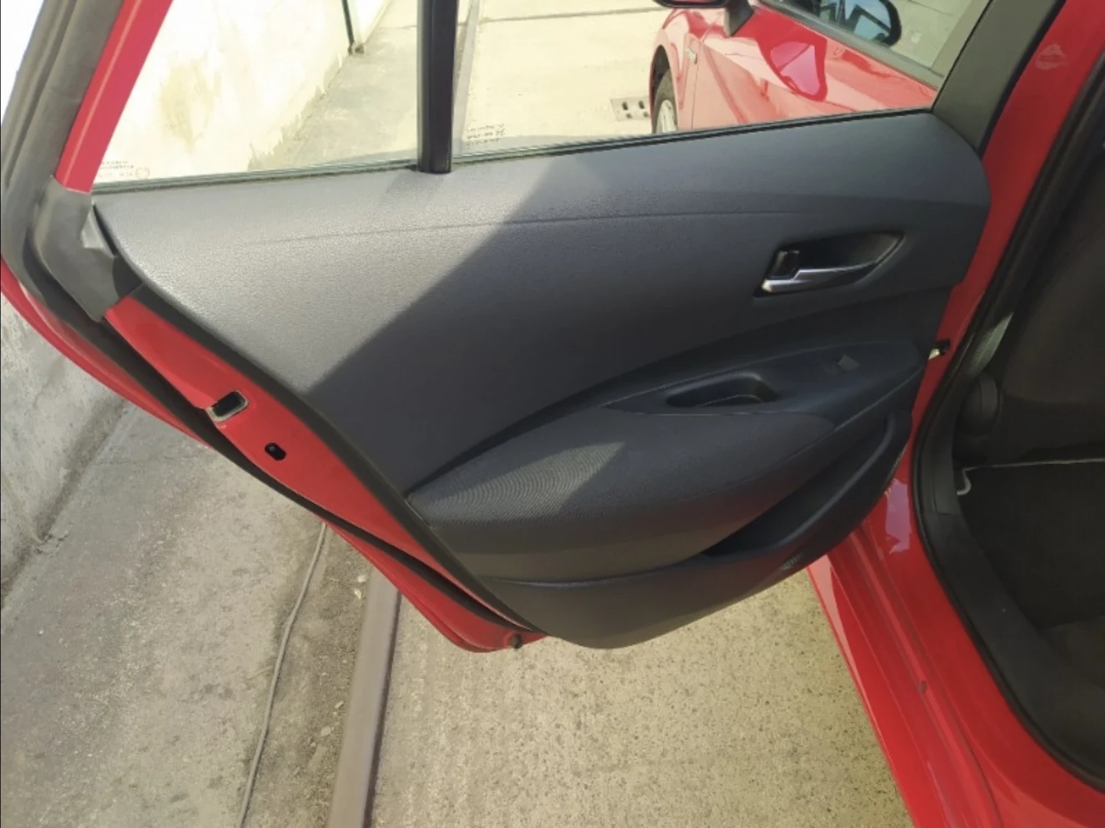 Toyota Corolla 1.8 Hybrid /Business Tech /Реални Км / Гаранционен, снимка 12 - Автомобили и джипове - 54489267