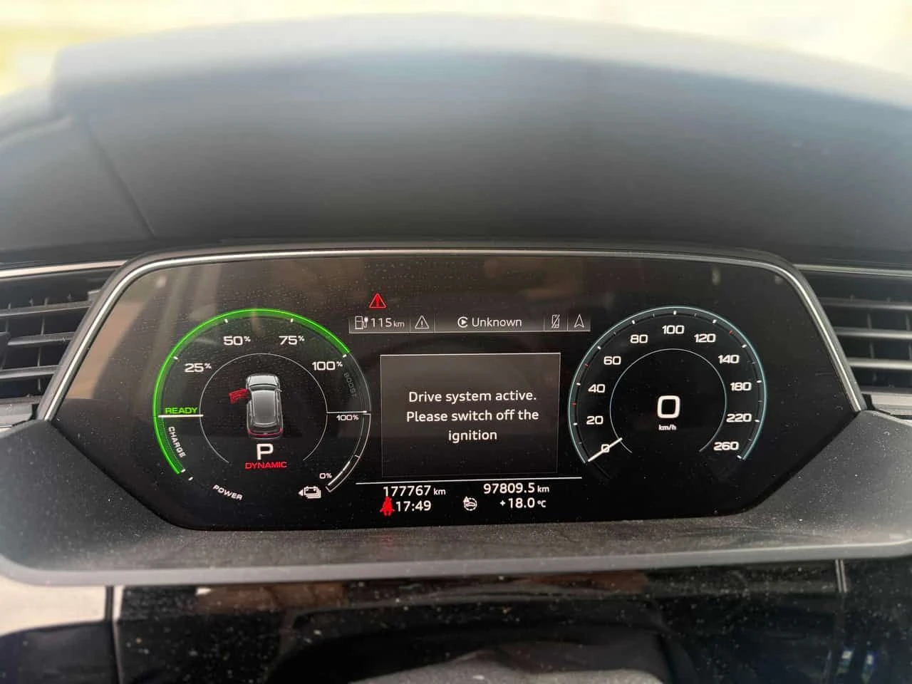 Audi E-Tron QUATTRO * ПОДГРЕВИ* ПАНОРАМА* КАМЕРА* , снимка 8 - Автомобили и джипове - 54663257