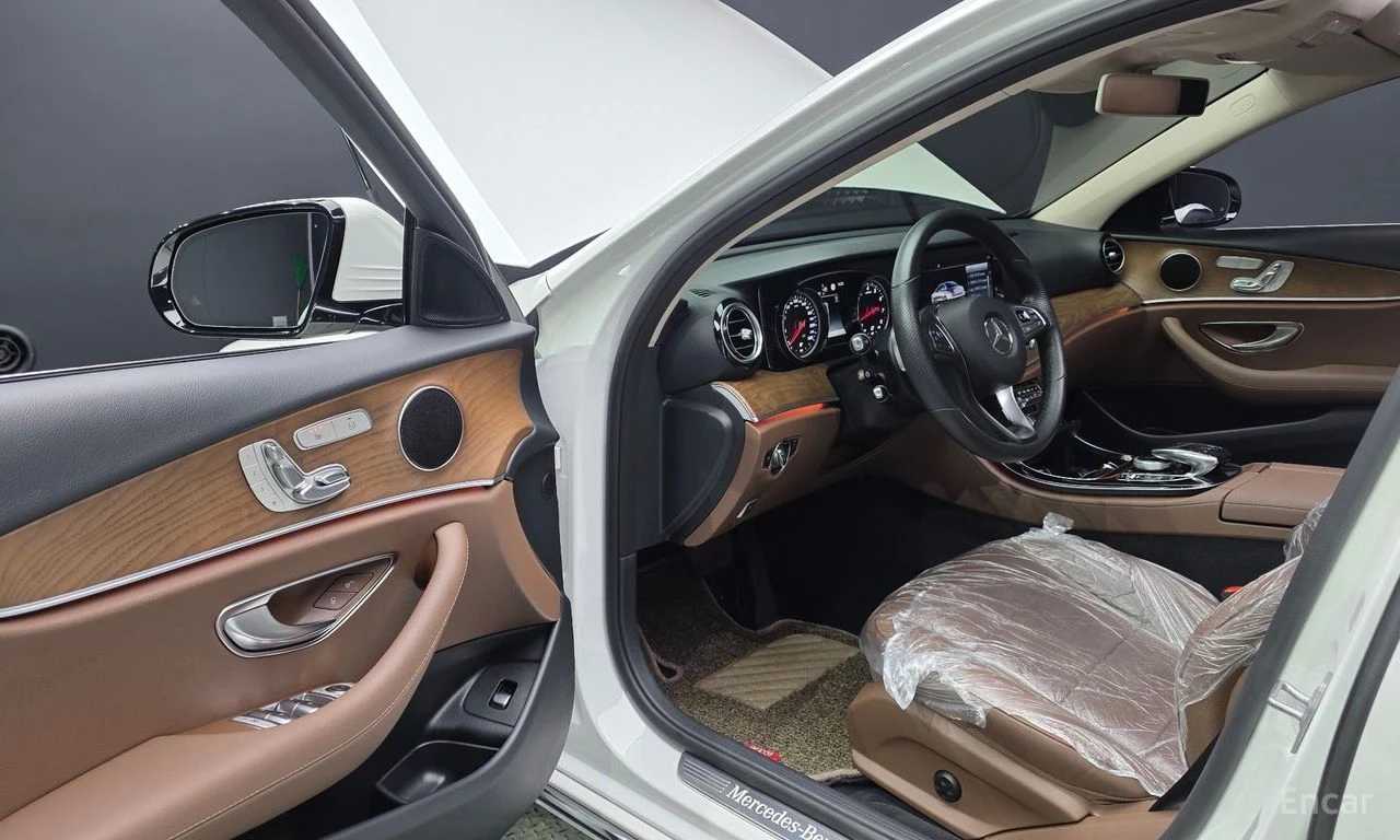 Mercedes-Benz E 300 * ФИКСИРАНА ЦЕНА ДО БЪЛГАРИЯ * АВТОКРЕДИТ, снимка 15 - Автомобили и джипове - 55421726